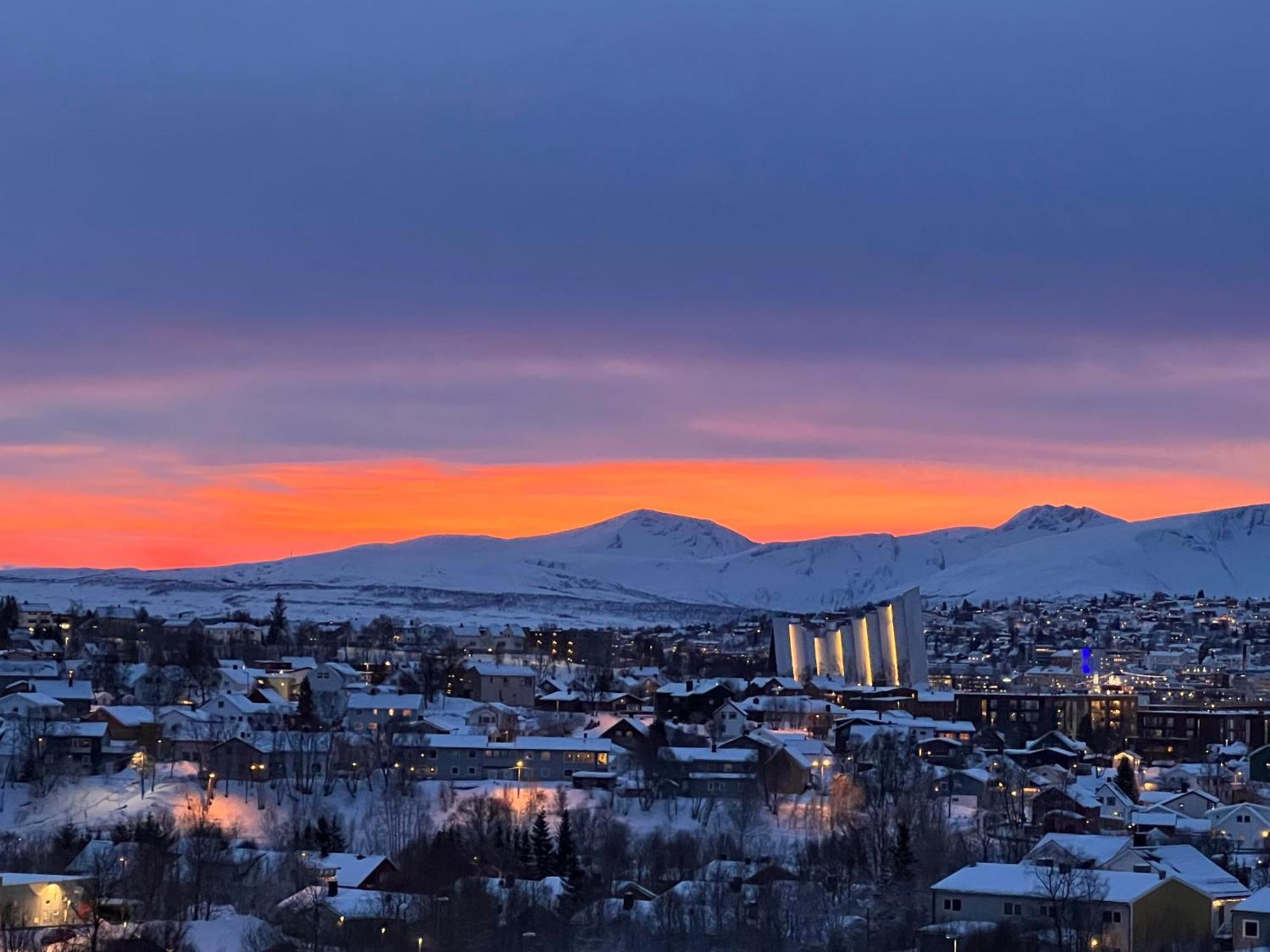Вилла Large House With Spectacular View Тромсё Экстерьер фото